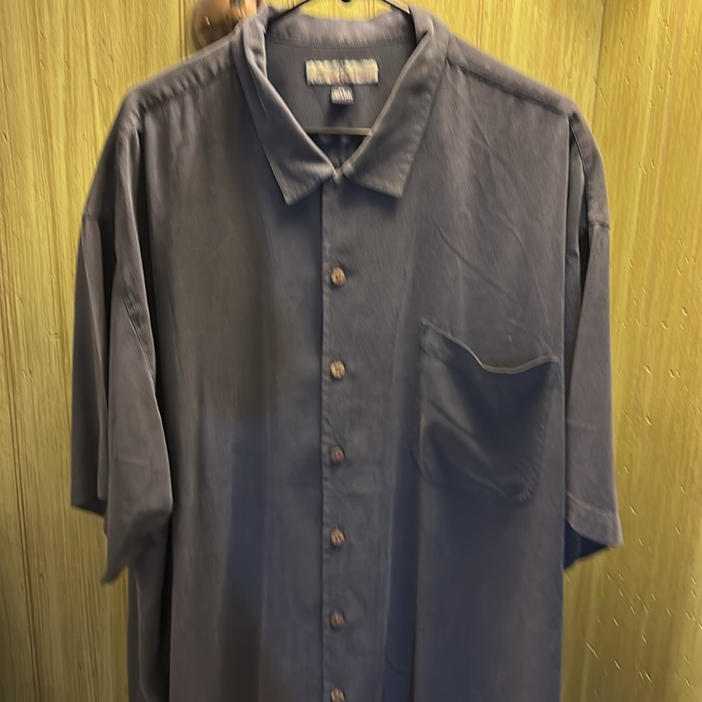 Tommy Bahama short sleeve button down shirt. Navy blue color—-XXL - Picture 2 of 4